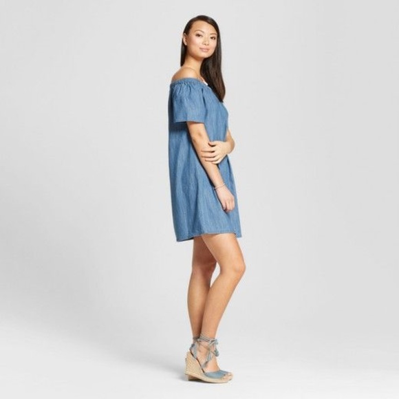 DENIM CHAMBRAY Off-Shoulder Jean Shift Dress [E9] - Picture 3 of 8